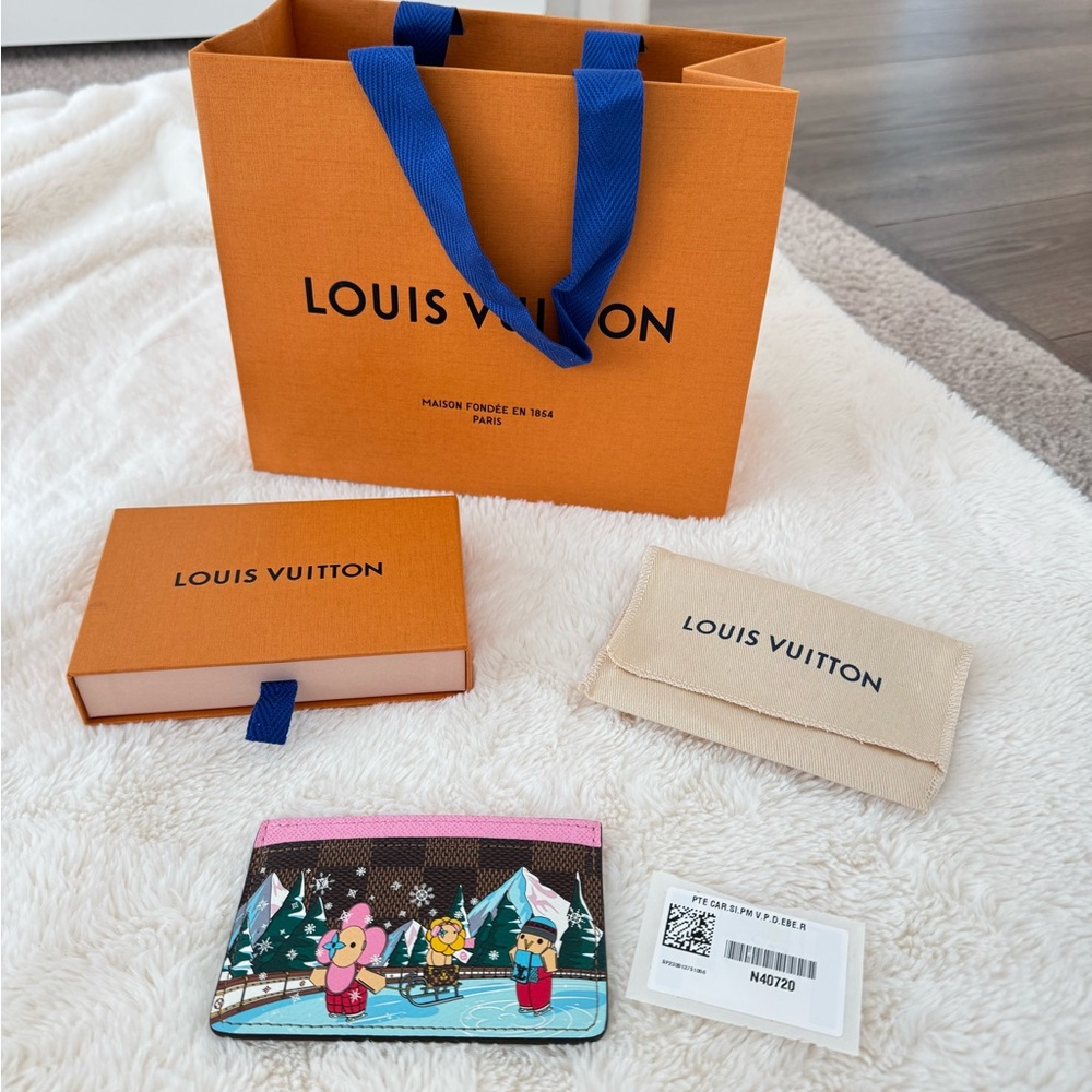 Brand New Louis Vuitton Limited Edition Christmas Animation Card Holder – N40720